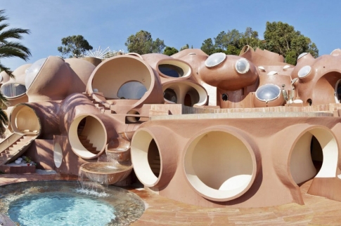 Il palazzo delle bolle di Pierre Cardin