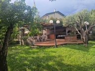 casa indipendente in vendita a Carrara