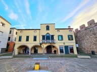 Visualizza le foto dell'immobile