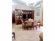 Visualizza le foto dell'immobile