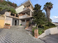 Visualizza le foto dell'immobile