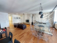 Visualizza le foto dell'immobile