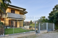 Visualizza le foto dell'immobile