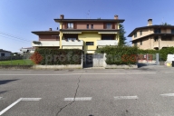 Visualizza le foto dell'immobile Visualizza le foto dell'immobile