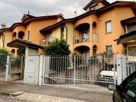 Visualizza le foto dell'immobile