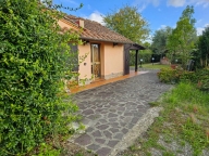 casa indipendente in vendita a Cascina
