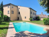 Visualizza le foto dell'immobile