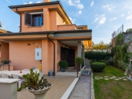 Visualizza le foto dell'immobile