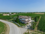 Visualizza le foto dell'immobile