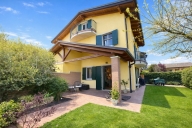 Visualizza le foto dell'immobile