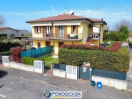 Visualizza le foto dell'immobile