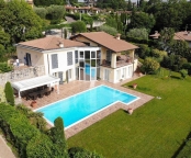 Visualizza le foto dell'immobile