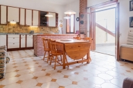 Visualizza le foto dell'immobile