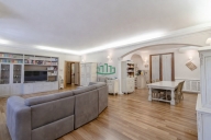 Visualizza le foto dell'immobile