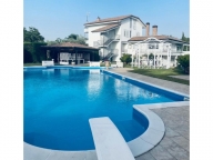 Visualizza le foto dell'immobile