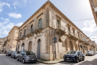 Visualizza le foto dell'immobile