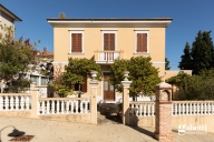 Visualizza le foto dell'immobile