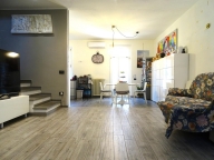 casa indipendente in vendita a Prato