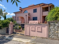 Visualizza le foto dell'immobile Visualizza le foto dell'immobile