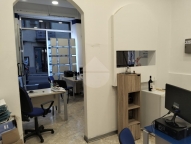 Visualizza le foto dell'immobile