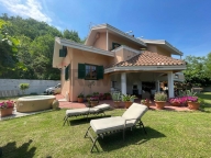 Visualizza le foto dell'immobile