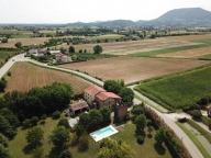 Visualizza le foto dell'immobile