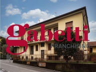 Visualizza le foto dell'immobile