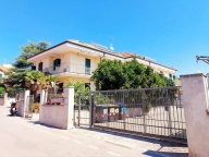 Visualizza le foto dell'immobile